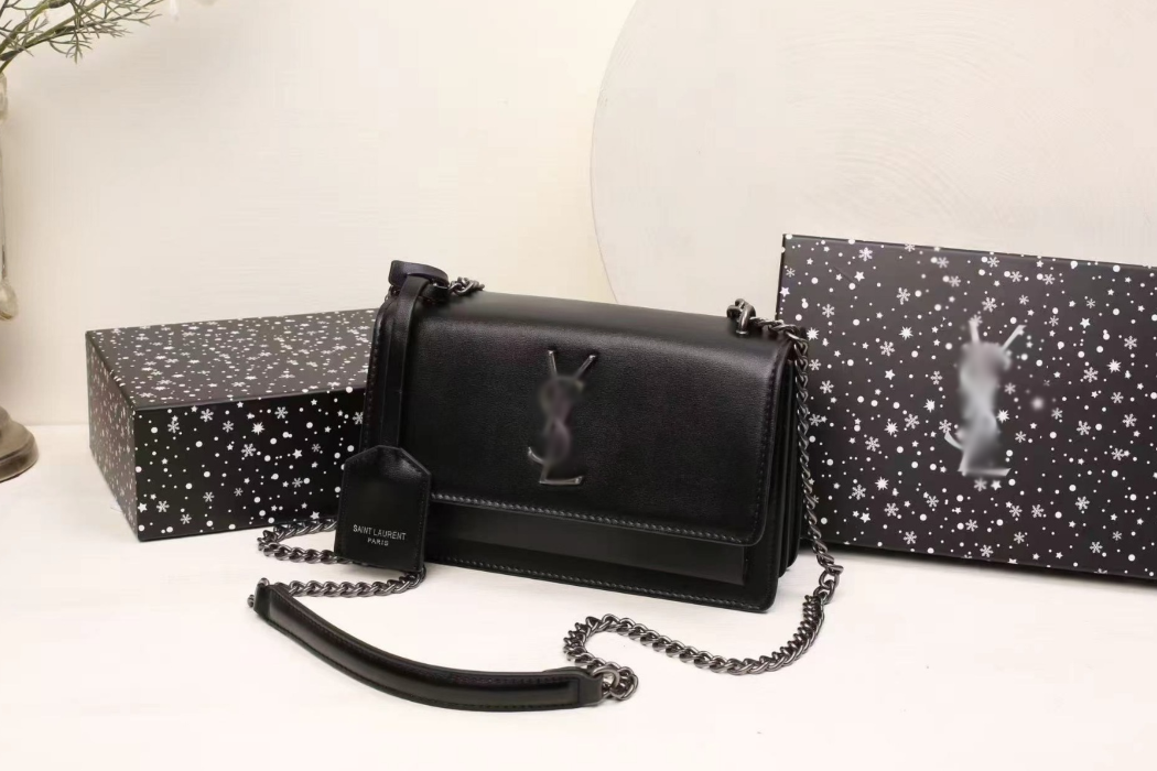Sunset Medium Shoulder Bag in Smooth Leather